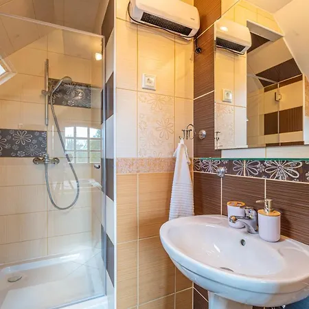 Lime Weekendhouse 1-2 * Balatonakarattya