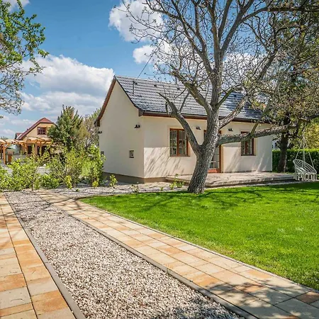 Lime Weekendhouse 1-2 * Balatonakarattya