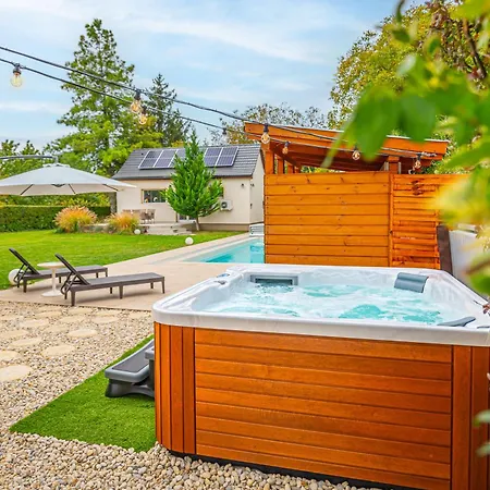 Lime Weekendhouse 1-2 Holiday home *