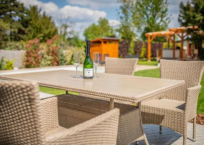 Lime Weekendhouse 1-2 בית נופש בלטונקראטיה