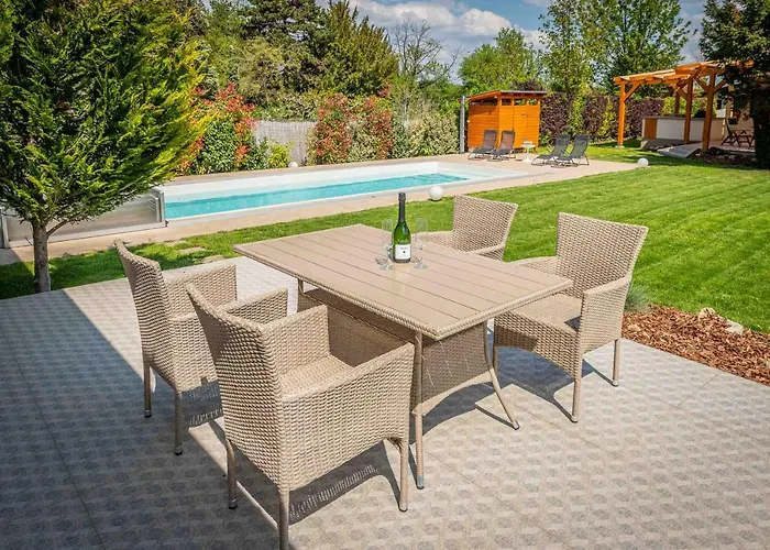 Lime Weekendhouse 1-2 * Balatonakarattya