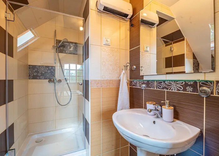 Lime Weekendhouse 1-2 * Balatonakarattya