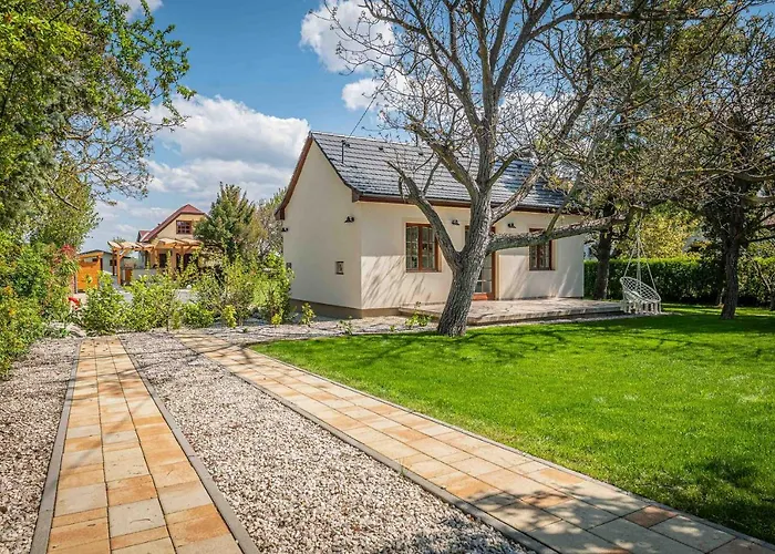 Lime Weekendhouse 1-2 * Balatonakarattya