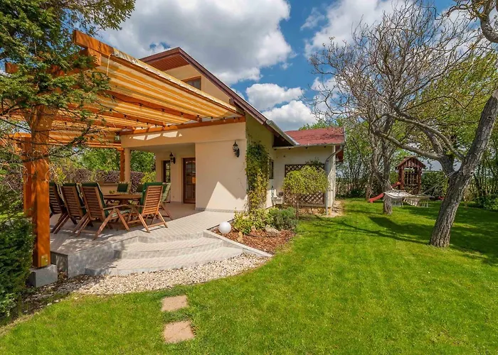 Lime Weekendhouse 1-2 * Balatonakarattya